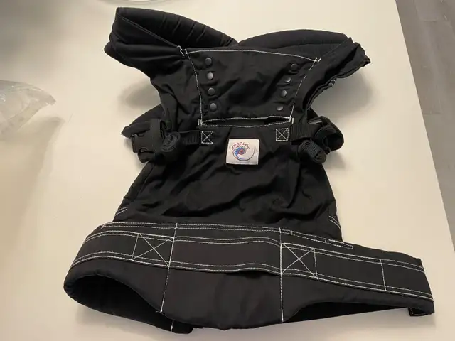 Early Model Ergobaby Carrier, Black- Great Shape in Strollers, Carriers & Car Seats in London - Image 2