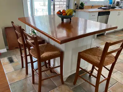 4 tabourets avec dossiers., View more