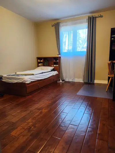 Room for rent. 1 BR with private bath, walk to line 1 subway
