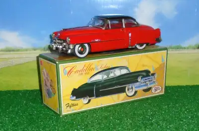 Modèle Fifties...De ma collection...Cadillac 1950 Sedan flambante neuve dans boîte...Toute métal...M...