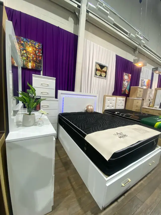 Chambre à coucher moderne blanche – Tête de lit LED + tiroirs de in Beds & Mattresses in City of Montréal - Image 3