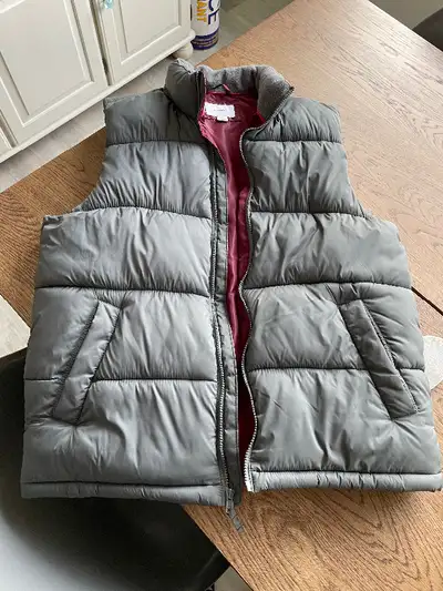 Old Navy puffer vests size large, View more