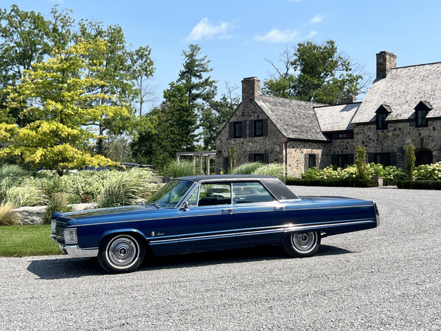1967 Imperial Crown 4-door Hardtop for sale in Classic Cars in City of Toronto - Image 2