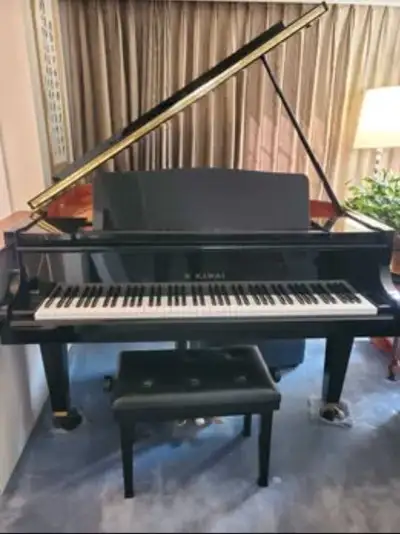Excellent condition Baby grand Piano.
