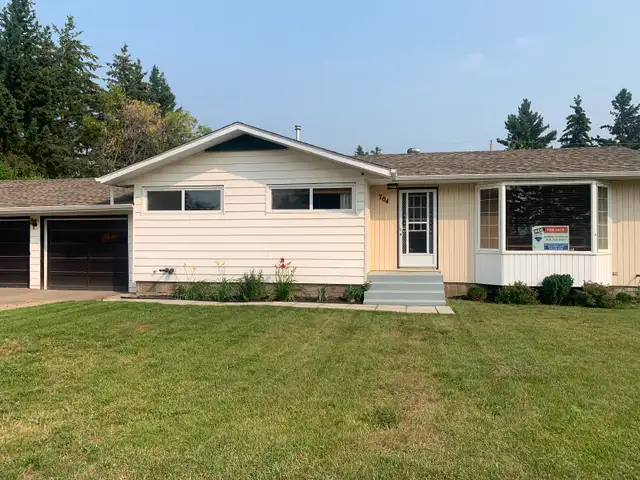 3 bedroom detached house for sale in Houses for Sale in Meadow Lake - Image 2