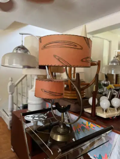 Large mid century Majestic Lamp in great shape!, View more