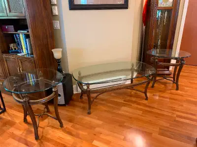Suffolk Bay Coffee Table with 2 matching Suffolk Bay End Tables Antique Finish Excellent Condition P...