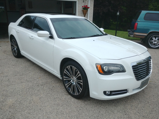 2013 Chrysler 300s HEMI in Cars & Trucks in Grand Bend