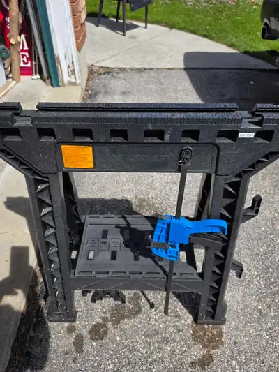 This is a used Mastercraft folding workbench, perfect for small projects and easy storage. Its folda...