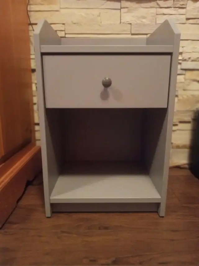 Commode 6 tiroirs, une table de nuit, lit simple tête et pied in Desks in Longueuil / South Shore - Image 3