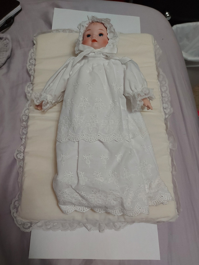 Vintage Musical Porcelain Baby Doll in Arts & Collectibles in Hamilton - Image 4