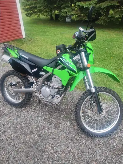 2023 KLX 300, only 3,100 km. Extended warranty until September 2027! Always well maintained, no engi...