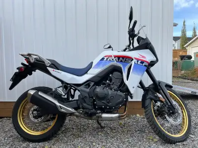 2025 Honda Transalp 750 purchased new from Jack Carter Powersports in June. All highway Km 3995.7. E...