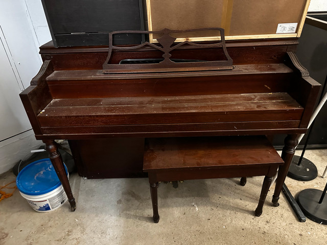 Beautiful Vintage Spinet Piano - Great Condition in Pianos & Keyboards in Oakville / Halton Region - Image 2