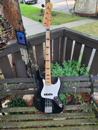 Fender MIJ Artist Series Geddy Lee Jazz Bass, View more