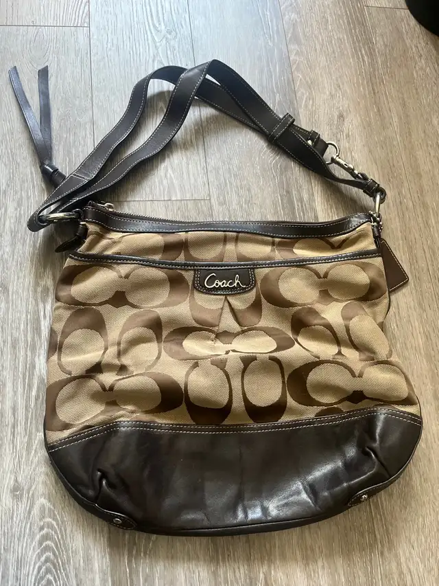 Coach Women's Vintage Brown Crossbody & shoulder Bag in Women's - Bags & Wallets in Mississauga / Peel Region - Image 4