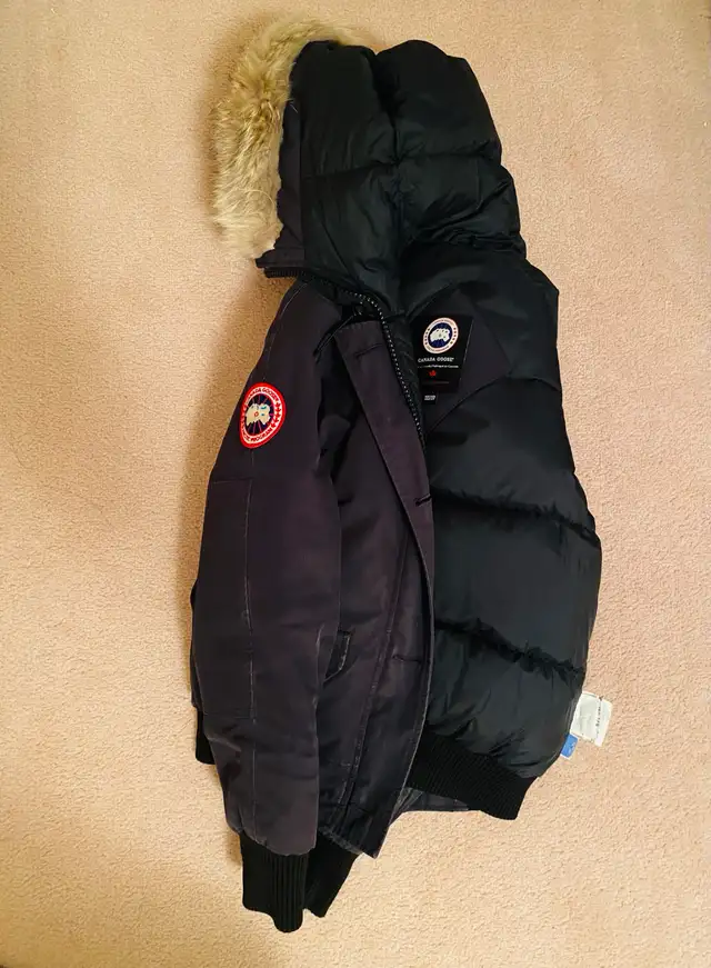 Canada Goose XXS Bomber in Women's - Tops & Outerwear in City of Toronto - Image 2