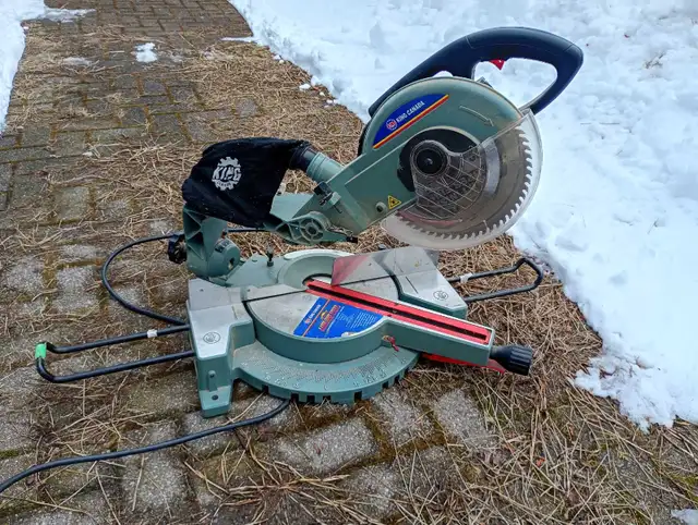Miter Saw in Power Tools in Brockville - Image 3