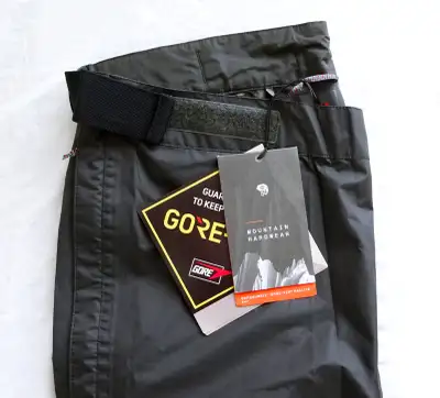 Ladies’ Small MOUNTAIN HARDWEAR Gore-Tex snow pants - NEW w/tags, View more