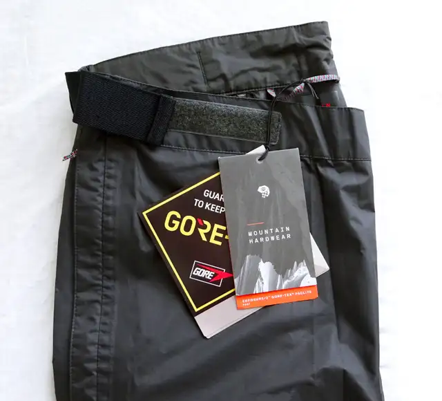 Ladies’ Small MOUNTAIN HARDWEAR Gore-Tex snow pants - NEW w/tags in Women's - Bottoms in Markham / York Region - Image 2