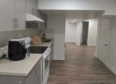3 Bed + 2 Bath Home for Rent – Etobicoke Prime location near Eglinton Ave & Hwy 27 Well-maintained a...