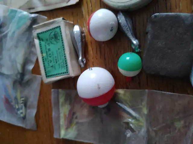 VINTAGE LOT OF FISHING ITEMS EXETER + in Fishing, Camping & Outdoors in Ottawa - Image 3