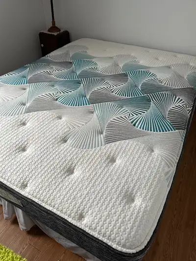 LIT QWEEN ÉTAT NEUF IMPECCABLE, View more