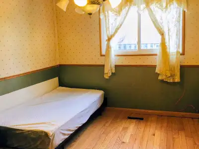 Good location!! Big bedroom!!! A bedroom is available for rent now at Finch/Warden, 2 mins walking t...