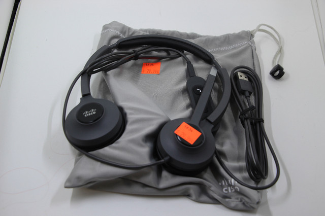 Cisco Headset 500 Series (#1834) in Speakers, Headsets & Mics in City of Halifax
