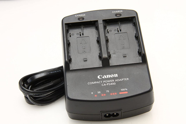 Canon dual battery charger in Cameras & Camcorders in Ottawa