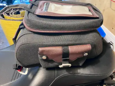 FTR comfort seat and tank bag Pro Taper bars Very little use on the bike for 1000km. $500 for all 3...