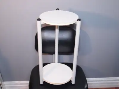 Petite table d'appoint ronde avec rangement à 2 niveaux, View more