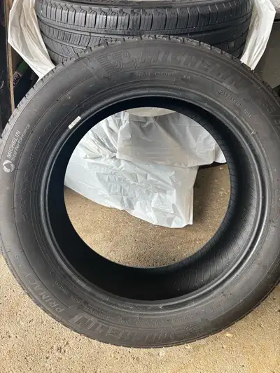 4 a/s Michelin Primacy tires in very good condition.