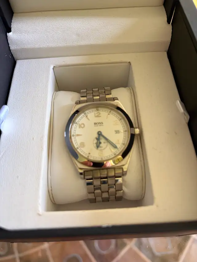 Vintage Bosss 1110 Swiss made watch with stainless steel band in Jewellery & Watches in London - Image 3