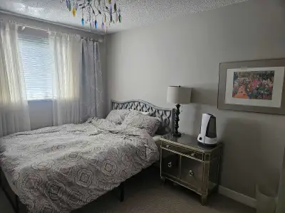 Short-Term Rental now Available It’s in Glendale 6 min walk to 45th st train on 17th S.W. highly con...