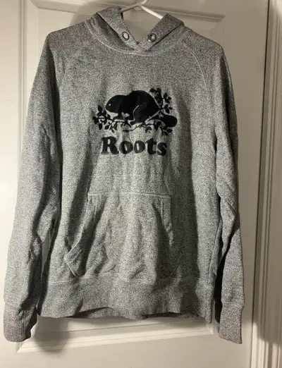Roots hoodie sweater-unisex-Sz: M in mint condition almost Like New $22. If interested, pls text her...