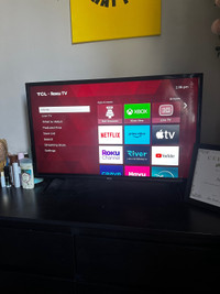 32” flat screen smart Roku tv