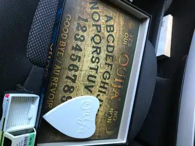 OUIJA BOARD WITH PALETTE. GOOD CONDITION. ASKING $30.00. WE LIVE IN ST.THOMAS. VIEW MY OTHER ADS. TH...