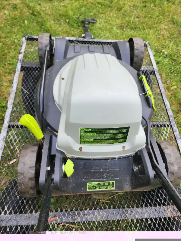 Lawn Master  Electric Corded Green Lawnmower 2 in 1 ME1018X in Lawnmowers & Leaf Blowers in Windsor Region - Image 9