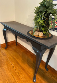 SOLD.      Solid oak console/hallway table/small desk