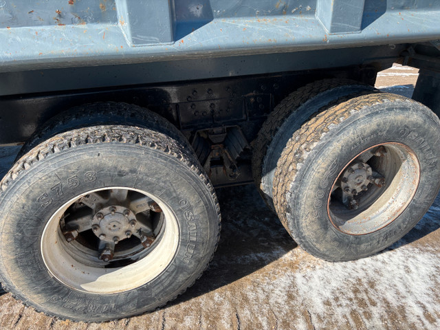 FOR SALE 1999 INTERNATIONAL 2674 TANDEM DUMP TRUCK in Heavy Trucks in Mississauga / Peel Region - Image 3