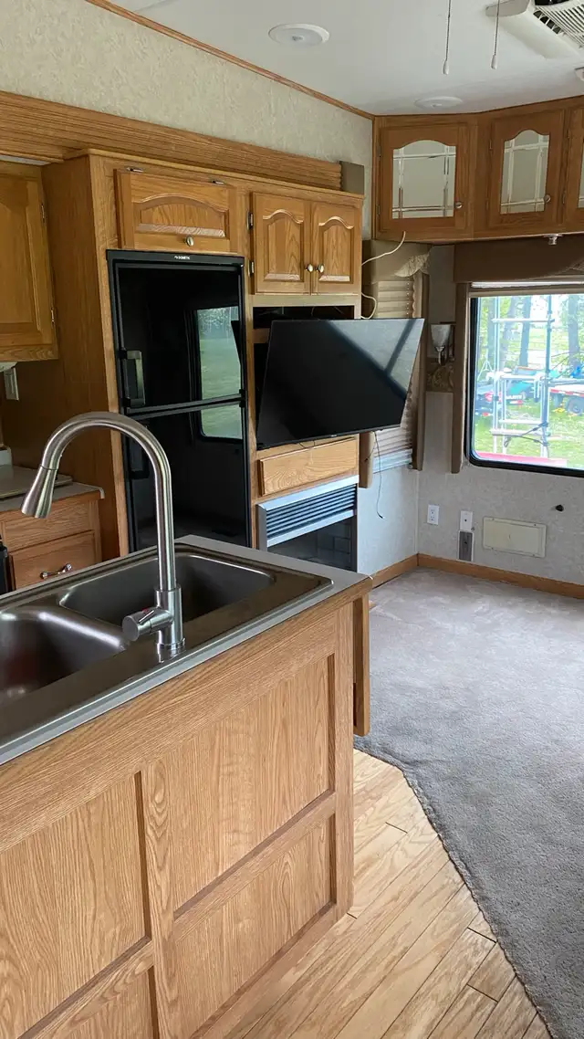 travel trailer (fifth wheel) in Travel Trailers & Campers in Quesnel - Image 6