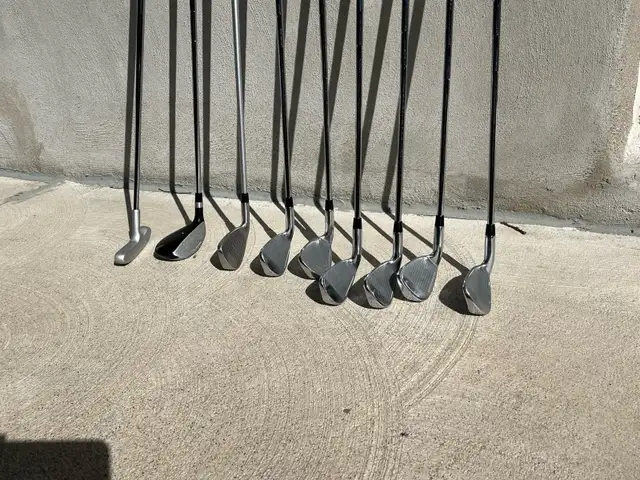 10 Piece Golf Club Set Right Handed in Golf in Guelph - Image 3