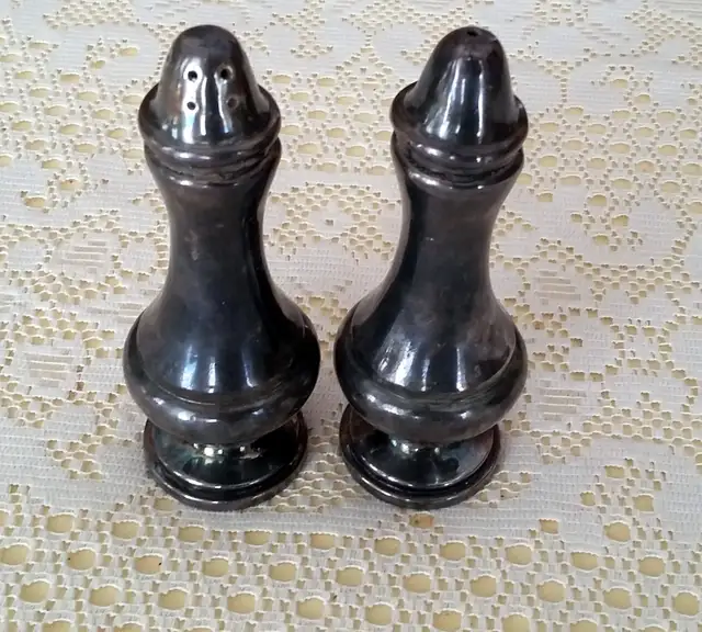Antique  Viking Lead Vase, Malboro Salt/Pepper in Arts & Collectibles in Strathcona County - Image 3