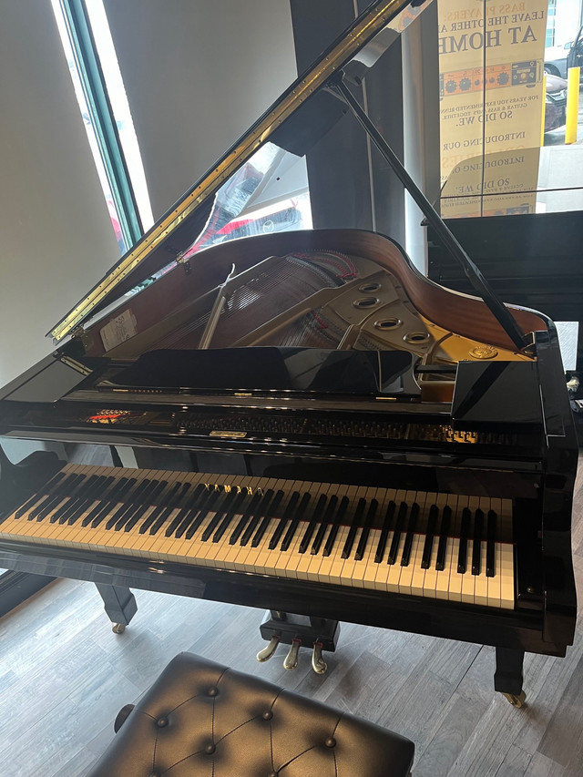 Yamaha upright piano  in Pianos & Keyboards in Markham / York Region - Image 4