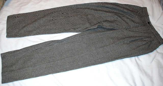 Woman Pants Bianca 10 Plaid Black-White Colour 60% Wool in Women's - Bottoms in Brantford