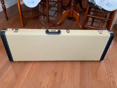 Fender G&G Deluxe Eric Johnson Strat/Tele Blonde Hardshell Case, View more