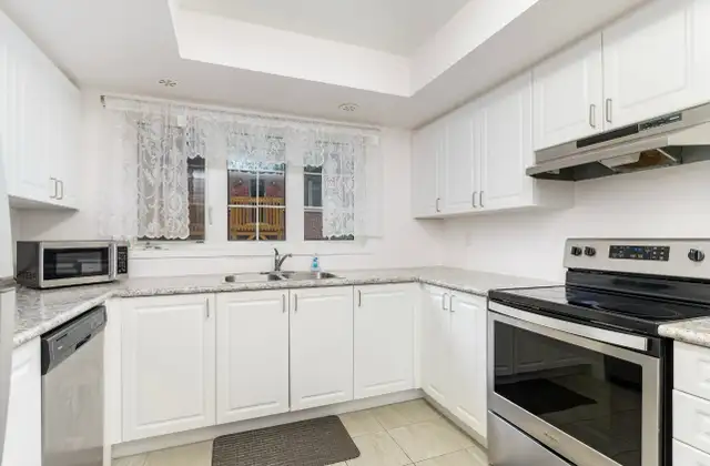 Room for rent Durham College/Ontario Tech in Room Rentals & Roommates in Oshawa / Durham Region - Image 7