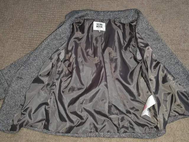 VERO MODA Women 3/4 Blazer / Dress Suit Jacket - Size 8 Medium in Women's - Tops & Outerwear in Calgary - Image 10