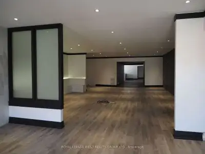 2200 sqft spacious open-concept apartment on upper level in Downtown Huntsville. Convenient location...